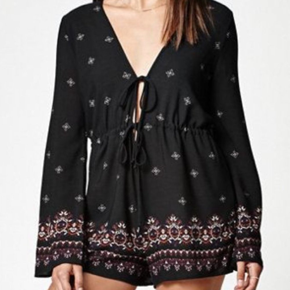 Kendall & Kylie Tie-Front Printed Romper